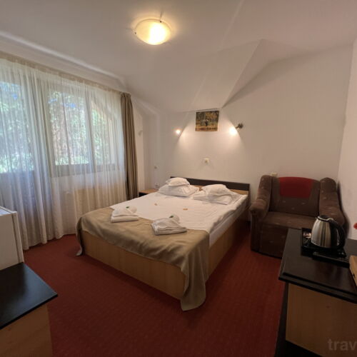 Camera twin cu baie (se poate solicita pat suplimentar)