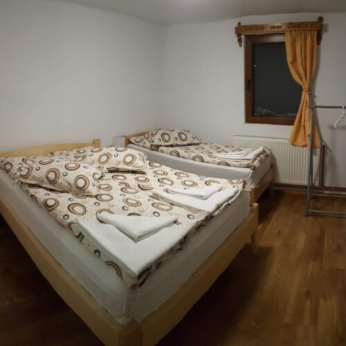 Camera cvadrupla cu baie