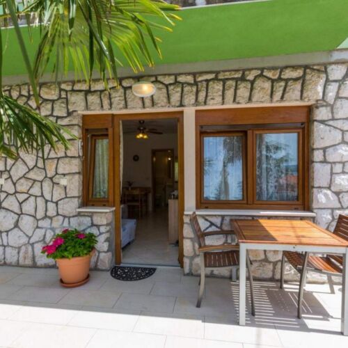 U prizemlju apartman 