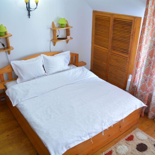 Camera dubla cu balcon cu balcon (se poate solicita pat suplimentar)