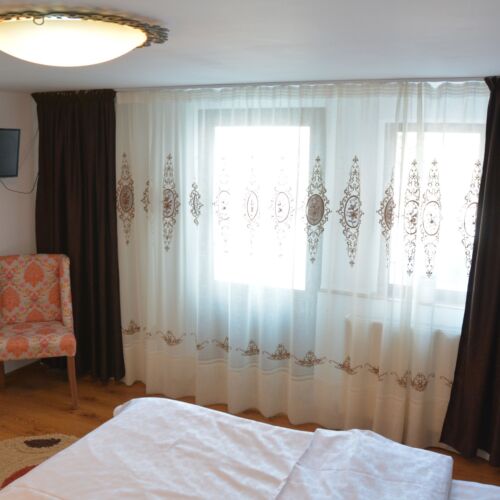 Apartament la parter cu 2 camere pentru 4 pers. (se poate solicita pat suplimentar)