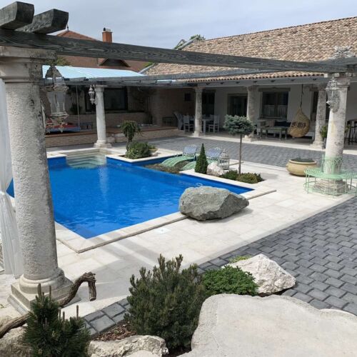 Apartament întreaga unitate cu vedere spre grădină pentru 4 pers. (se inchirieaza doar integral)