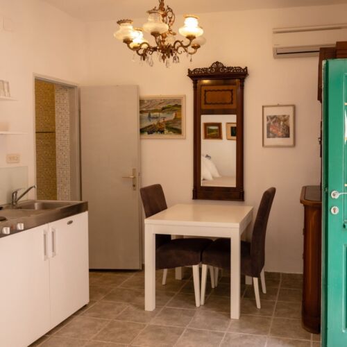 Ground Floor Art 1-Room Apartment for 2 Persons