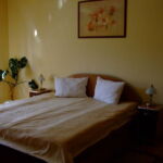 Pokoj s balkónem  s manželskou postelí