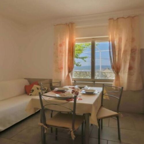 Sea View Ground Floor Holiday Home for 4 Persons