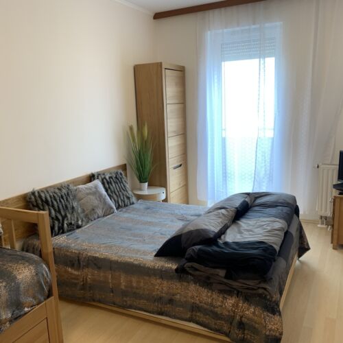 Apartament cu balcon cu vedere spre lac cu 2 camere pentru 6 pers.