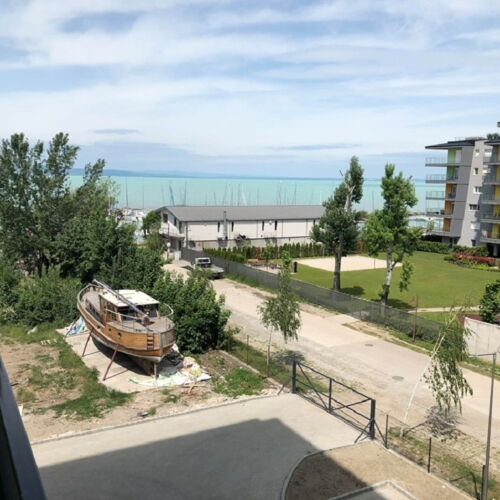 Apartament cu aer condiționat cu vedere spre lac cu 1 camera pentru 4 pers.