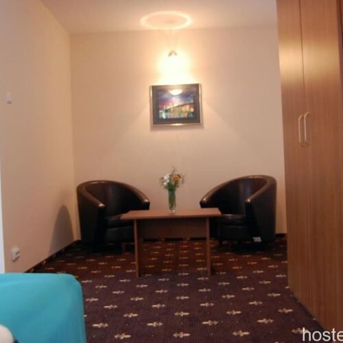 Camera tripla la etaj cu baie