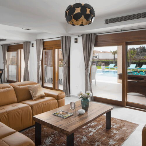 Vilă vip cu vedere parțială spre mare pentru 10 pers. (se inchirieaza doar integral)