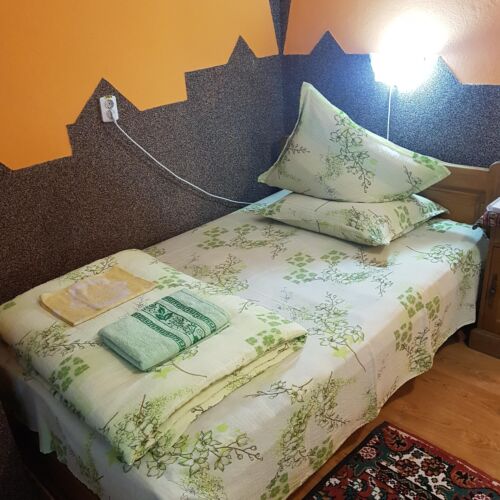 Camera cvadrupla family la etaj