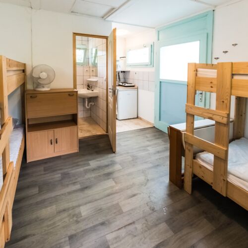 Bungalow tourist junior pentru 4 pers. (se inchirieaza doar integral)