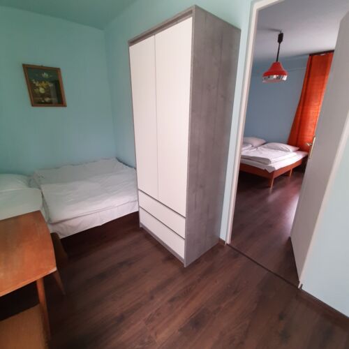 Camera familial(ă) la etaj pentru 5 pers.