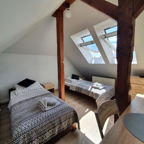 Pokój 4-osobowy na poddaszu z łazienką