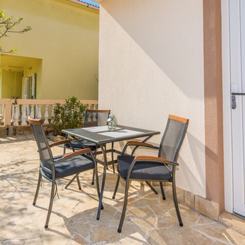 Apartament 4-osobowy na parterze Economy z 2 pomieszczeniami sypialnianymi