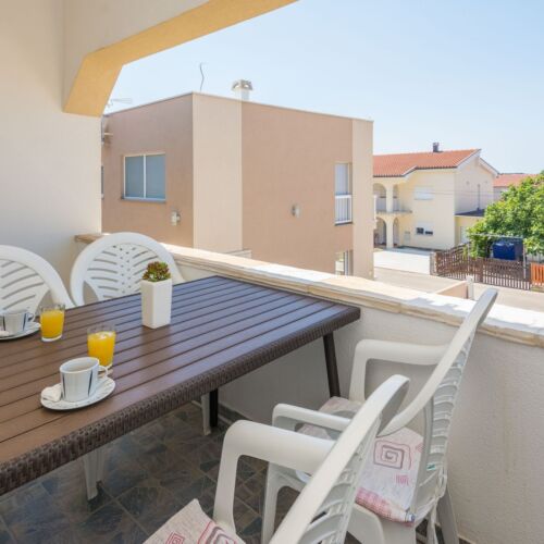 Apartament family cu vedere parțială spre mare cu 2 camere pentru 4 pers.