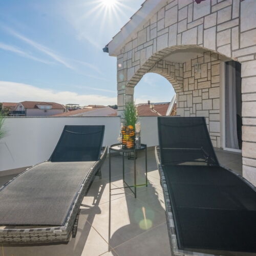 Apartament family cu vedere parțială spre mare cu 2 camere pentru 3 pers.