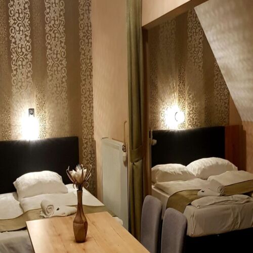 Camera studio la etaj pentru 5 pers.