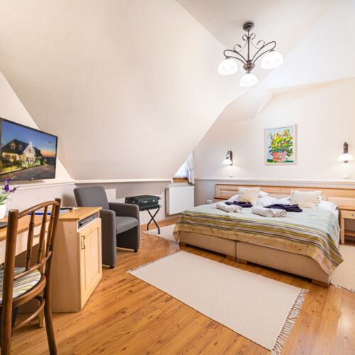 Camera twin silver la etaj