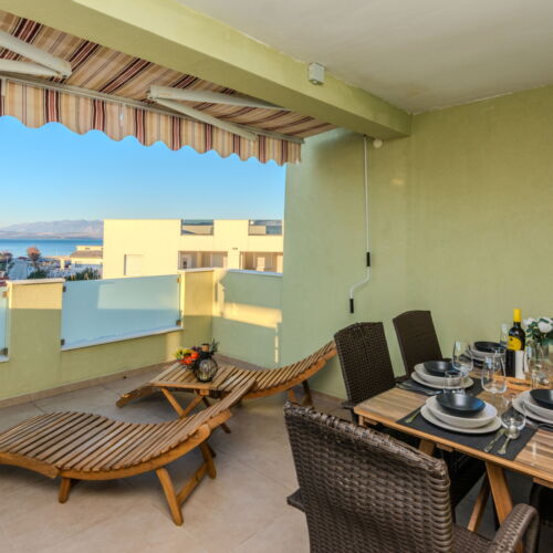 Apartament family cu vedere parțială spre mare cu 3 camere pentru 6 pers.