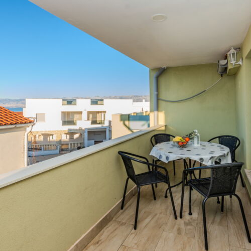 Apartament family cu vedere parțială spre mare cu 2 camere pentru 4 pers.