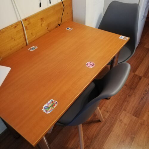 Camera single trip cu vedere spre curte