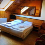 Dvoulůžkový pokoj s manželskou postelí + přístylka