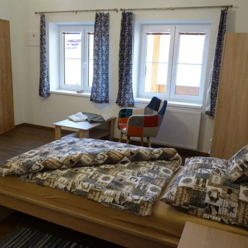 Pokoj s koupelnou se sprchou pro 2 os.