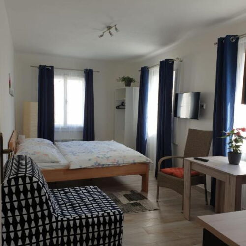 Pokoj se sprchou s vlastní kuchyňkou pro 3 os.