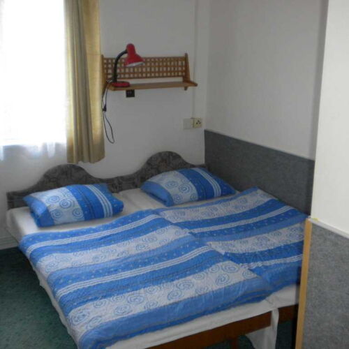 7 Person Room with Shower