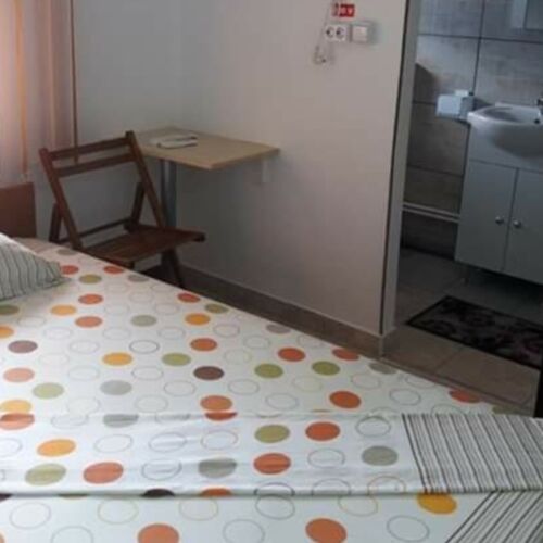 Camera dubla cu baie cu duș