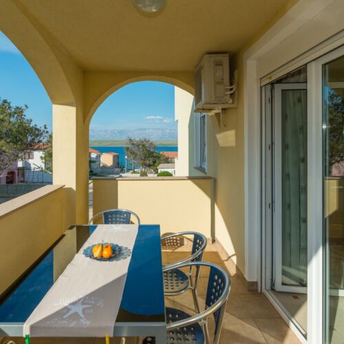 Apartament family cu vedere parțială spre mare cu 4 camere pentru 6 pers.