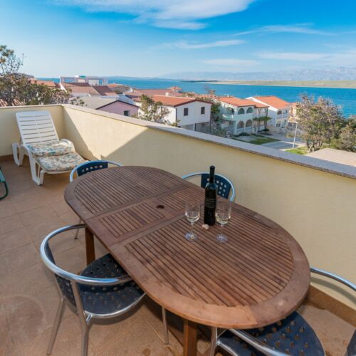 Apartament family cu vedere spre mare cu 3 camere pentru 6 pers.