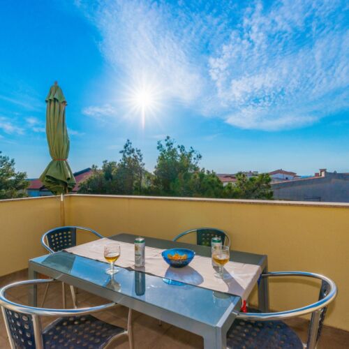 Apartament exclusive cu vedere spre mare cu 4 camere pentru 6 pers.