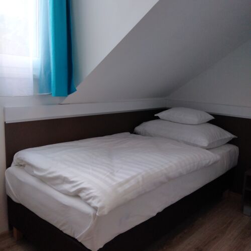 Einzelzimmer Obergeschoss mit Badezimmer