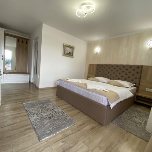 Camera dubla superior cu balcon