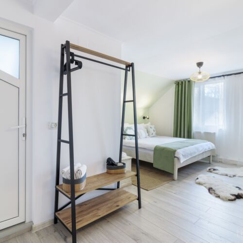 Camera dubla cu baie (se poate solicita pat suplimentar)