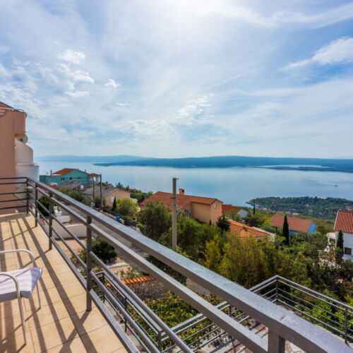 Sea View Upstairs 3-Room Apartment for 6 Persons