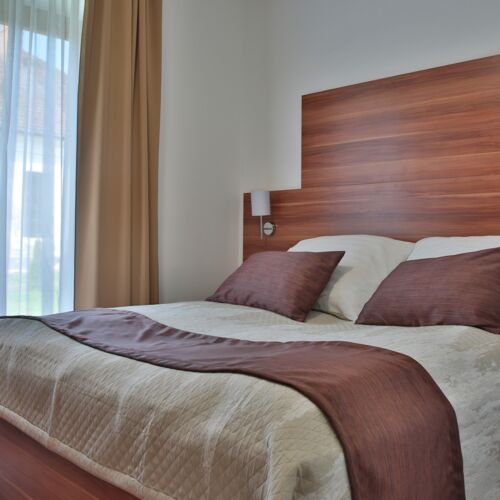 Kertre néző földszinti 2 fős lakosztály 1 hálótérrel