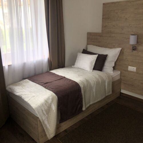 Udvarra néző földszinti egyágyas szoba