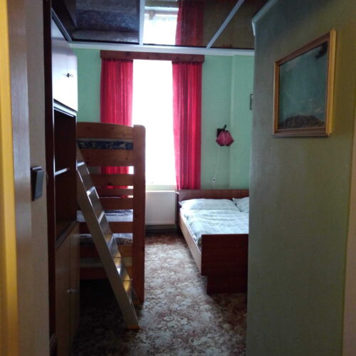 Pokoj se sprchou  pro 6 os.