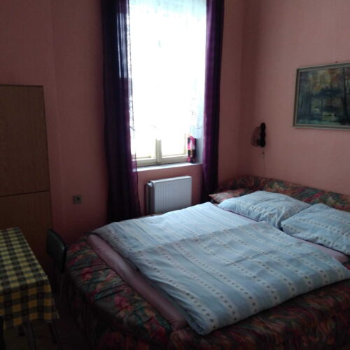 Pokoj se sprchou s vlastní kuchyňkou pro 4 os.