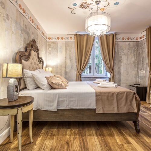 Upstairs Double Room with LCD/Plasma TV