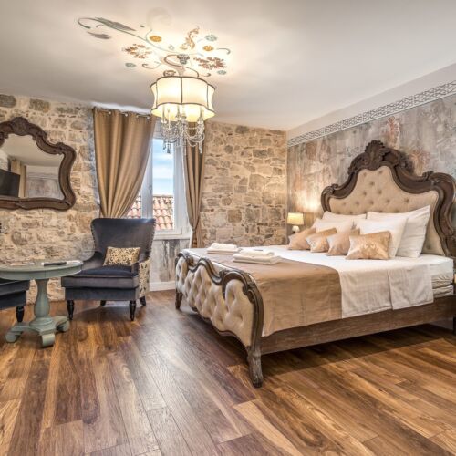 Upstairs Grand 1-Room Suite for 2 Persons (extra beds available)