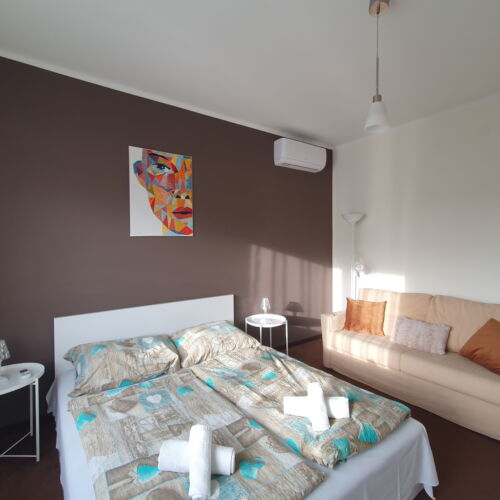 Apartament 3-osobowy na piętrze z widokiem na dziedziniec z 1 pomieszczeniem sypialnianym