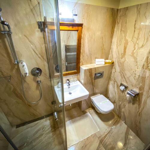 Izba so sprchou pre 4 os. na poschodí