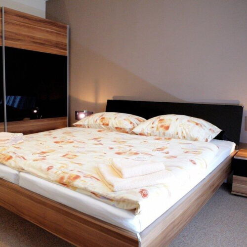 Izba s manželskou posteľou