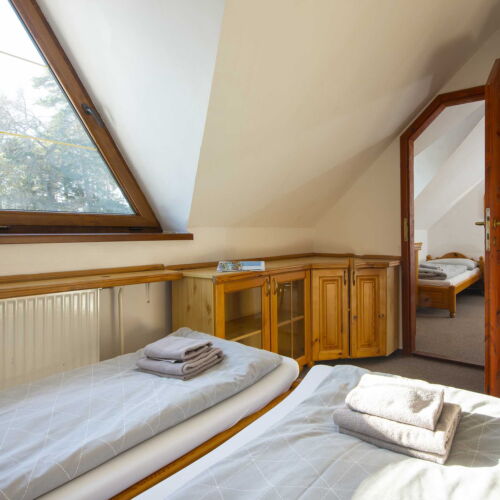 Vierbettzimmer mit Dusche