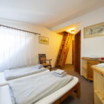 6-Bett-Zimmer mit Dusche und Terasse (Zusatzbett möglich)