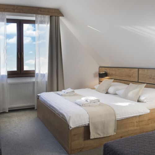 Camera tripla classic cu duș