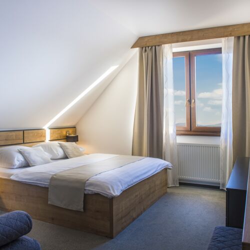 Camera cvadrupla classic cu duș